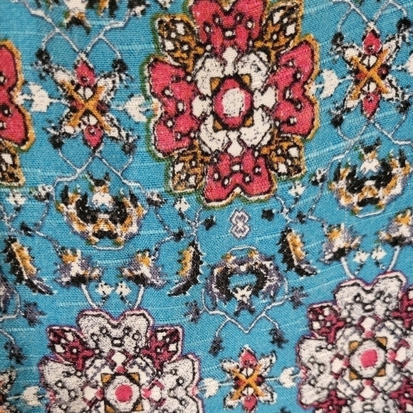 Pink Republic Short Sleeve Key Hole Tee - Picture 3 of 8